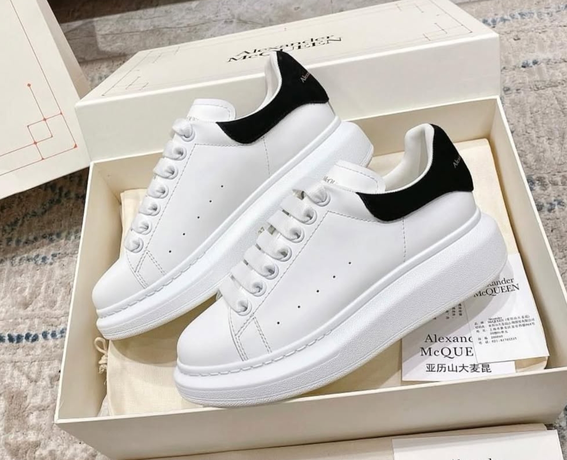 Ténis Alexander McQueen Oversized Branco com Calcanhar Preto