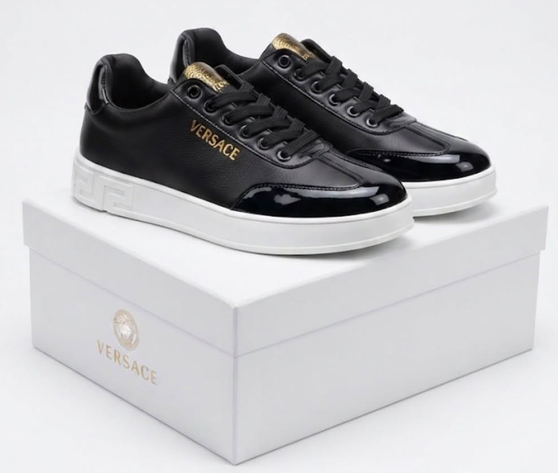 Ténis Versace Greca Preto com Logo Dourado