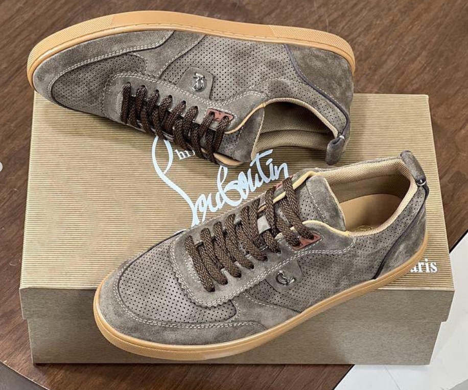 Ténis Christian Louboutin em Camurça Taupe