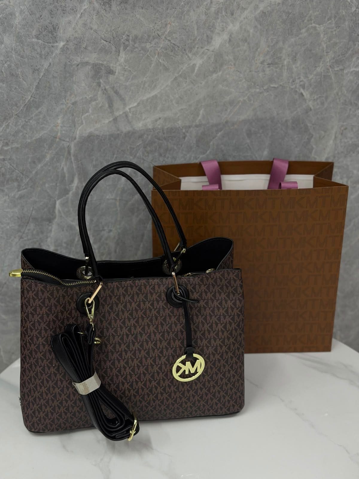 Bolsa Michael Kors Tote Grande Monograma com Alças Pretas